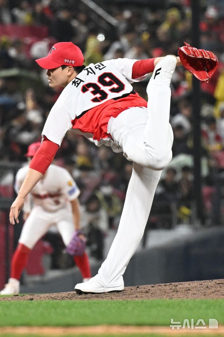 역투하는 KIA 최지민 투수