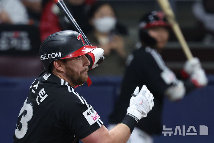 1점 쫓아가는 LG 오스틴