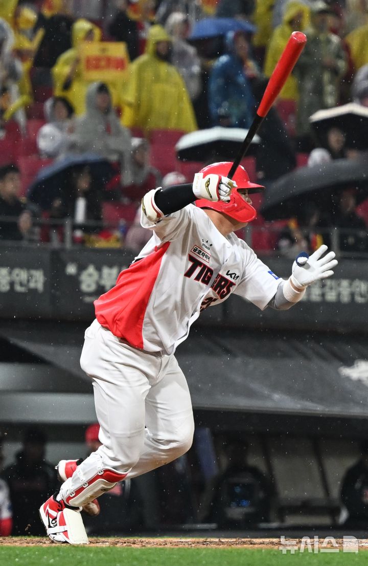 홈런치고  달리는 한준수