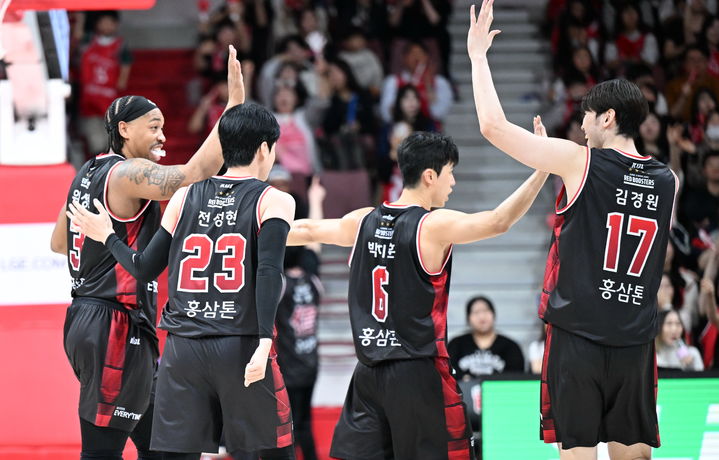 [오늘의 뉴스종합] 프로농구와 프로축구에서의 연승 소식, KLPGA 대회에서 홀인원 기록