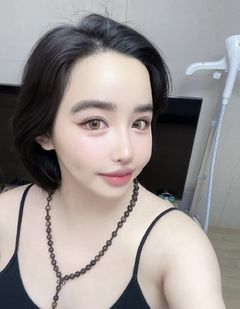 스모키 화장 지웠더니…박봄, 몰라보게 달라진 외모