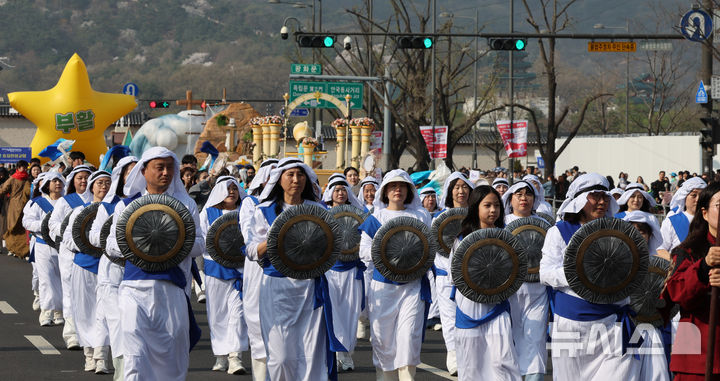 부활의 기쁨 알리는 2026 부활절 퍼레이드