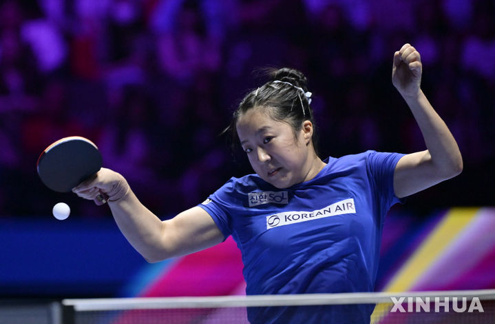 신유빈, 한국 여자탁구 최초 월드컵 4강 진출…중국 천싱퉁 격파 [뉴시스Pic] 