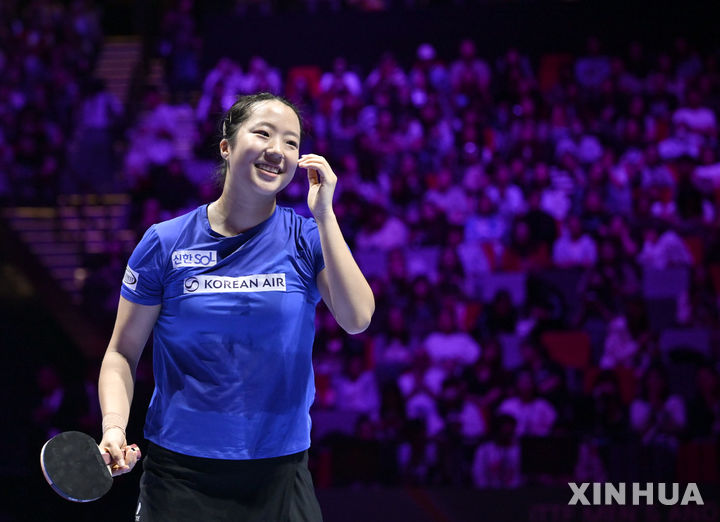 천싱퉁 꺾고 웃음 짓는 신유빈