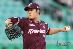 악재 만난 키움…정현우, 팔꿈치 불편함으로 1군 제외