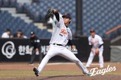 '화이트 부상에 대체 선발' 한화 황준서, 4⅓이닝 7K 2실점…아쉬운 5회