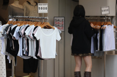 기후 변화에 맞춘 패션 전략…여름 제품 출시 앞당기고 물량 확대(종합)