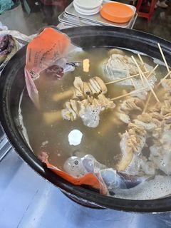 "어묵탕에 순대 봉지째 '둥둥'"…부산 연제고분축제 노점 위생 논란