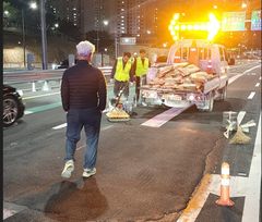 "차량 꿀렁" 민원에…수영강변지하차도 도로 침하 긴급 복구