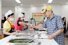 마포구 '효도밥상' 만족도 91점…872명 상대로 조사