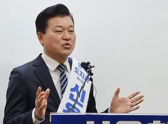 민주 신용한 충북지사 후보 '불법 경선' 의혹…고발장 접수