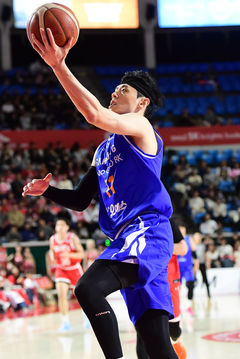 프로농구 삼성, SK 꺾고 시즌 마지막 S-더비 승리…정관장 2위 확정