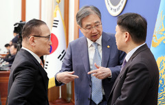 대화하는 외교부-국가안보실