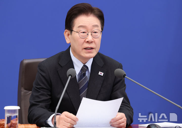 이 대통령 "보편적 인권 존중이 국제적 상식…정치·언론 영역에서도 매국 행위 벌어져"