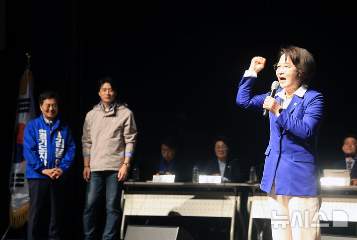 민주 경기지사 최종 후보 추미애 의원 선출…과반 득표