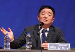 與강득구 "靑이 '李대통령 사진 사용금지' 요청? 왜곡 행위 문책해야"