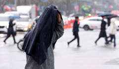 '우산 챙기세요' 전국에 비소식…돌풍·천둥번개도