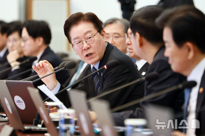 이재명 대통령 "중동 사태 가짜 뉴스는 반란 행위…강력 대응 필요" [뉴시스Pic]