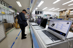 "노트북 100만원↑"…메모리 급등·관세 영향에 전자제품 가격 줄줄이 인상