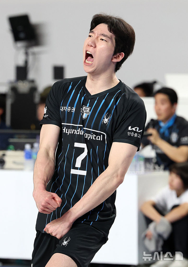 현대캐피탈과 황대헌, 각각의 도전과 갈등 속에서의 반격