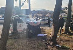 원주시 도심서 구급차·승용차 충돌…중학생 숨져