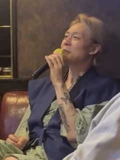 박유천 근황 공개…일본 노래방서 열창