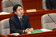 구윤철 "호르무즈 해협 통행료 지불은 검토 안 하고 있어"