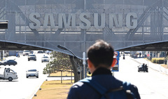 삼성전자, 역대 최대 실적에 1.76%↑…장중 '20만전자' 탈환[핫스탁](종합)