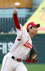 '2G 평균자책점 10.57' 체면 구긴 SSG 타케다…사령탑, 총력 지원