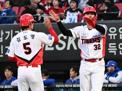 KIA 데일, 데뷔 후 12경기 연속 안타…외국인 최장 타이