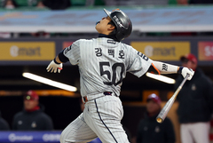 한화 강백호, 엿새 만에 대포 가동…SSG 최민준 상대 시즌 3호 홈런 '쾅'