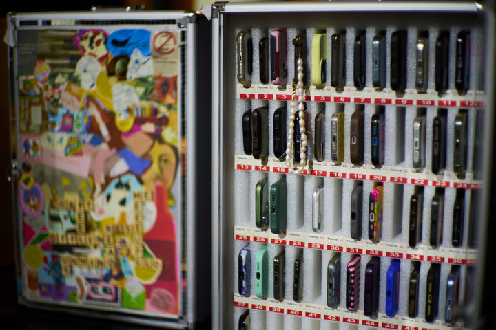 디지털 디톡스 모임 참가자들이 제출한 휴대폰들