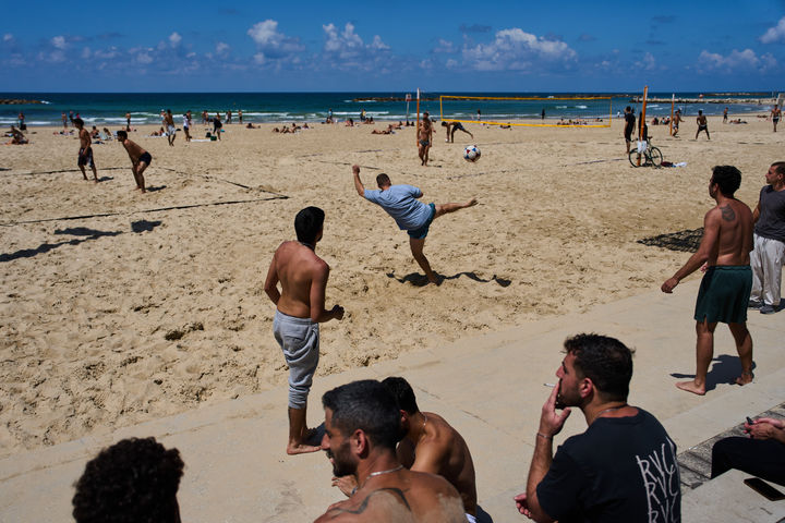 휴전 발표에 여유 즐기는 이스라엘 사람들