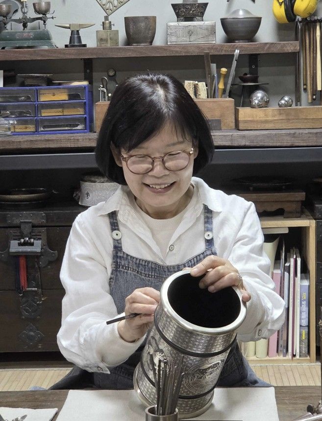 대 잇는 화각장…입사장 보유자 승경란 인정·한기덕 예고