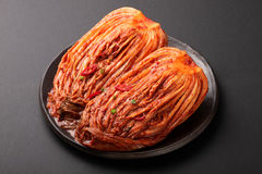 "곰팡이 걷어내도 소용없다"…오래된 김치 속 독소의 경고