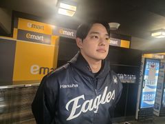 시즌 첫 승에도 반성한 한화 문동주 "구속 올리고 제구 안정돼야"