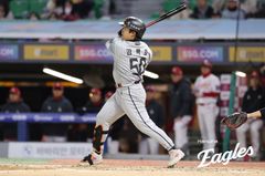 '승리 부른 3점포' 한화 강백호 "홈런보다 문동주 첫 승리가 더 기뻐"