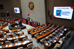 여야, 예결위 종합질의 이틀째 '추경 공방'…"경제 응급 처방" "미래세대 부담 전가"(종합)