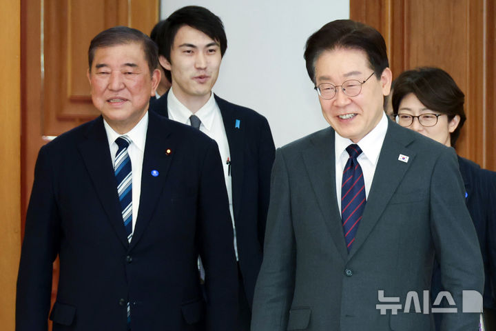 이재명 대통령, 이시바 전 총리와 오찬…"국제환경 큰 역할" 당부 [뉴시스Pic]