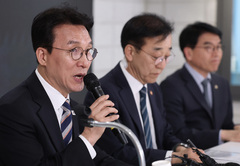 김 총리, 건설 금융 애로 점검…"리스크 해지 중요한 국면"