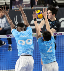 분노의 현대캐피탈 또 이겼다…남자배구 챔프전 2연패 뒤 2연승