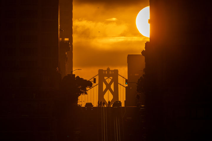 '1년에 두 번 캘리포니아 헨지' 관측하는 사람들