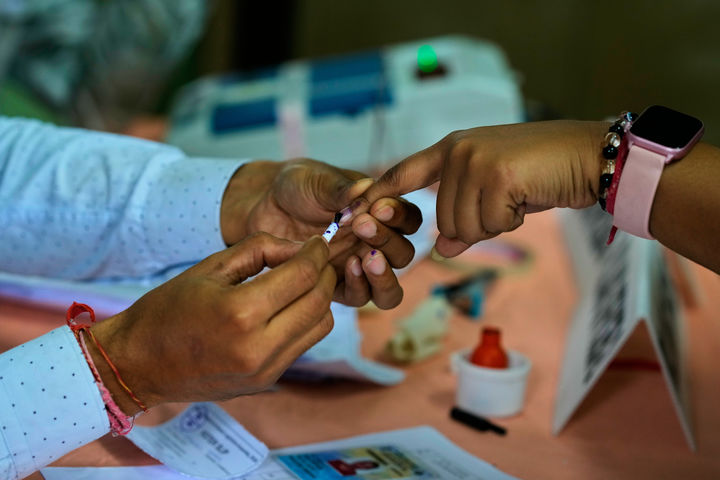 인도 아삼주 선거, 중복 선거 막기 위한 투표 인증