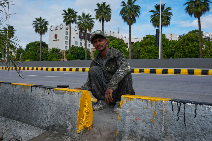 미-이란 협상 앞두고 거리 정비하는 파키스탄