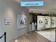 현대백화점 더현대 대구, 해외 작가 2인전 'Chrome & Bloom'