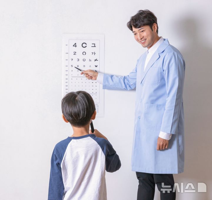 "안경 써도 시력이 나빠요"…'이 시기' 놓치면 영구장애
