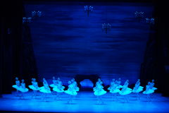 백조 군무 황홀함과 흑조 유혹 사이에서…'백조의호수'