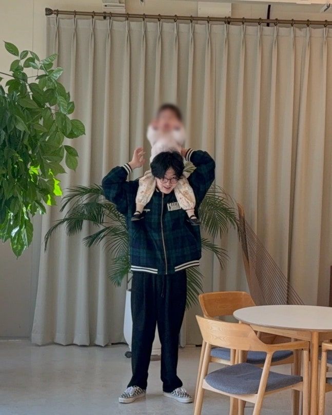 '박유천 동생' 박유환, 딸 생겼나 "아빠 잘 때 배꼽 파"