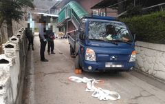 미끄러지는 1t 트럭을 막다가 '참변'…60대 운전자 '사망'