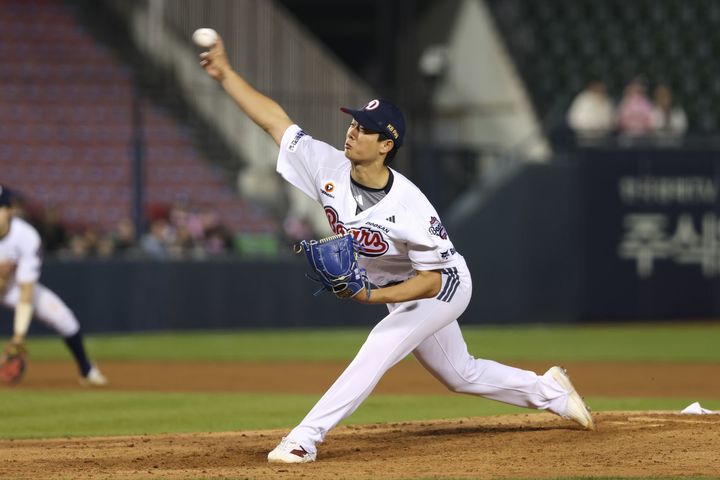 최민석 호투에 숨통 트인 두산 김원형 감독 "잭 로그 못지않다"
